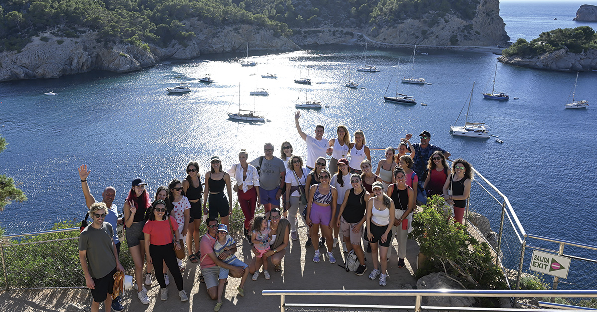 participantes de ibiza yoga week en sant miquel