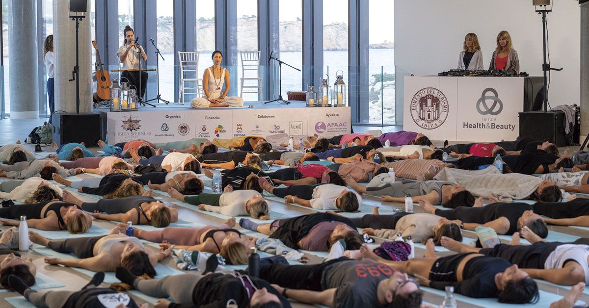 Clas de yoga del sábado en Ibiza Wellness Weekend 2024